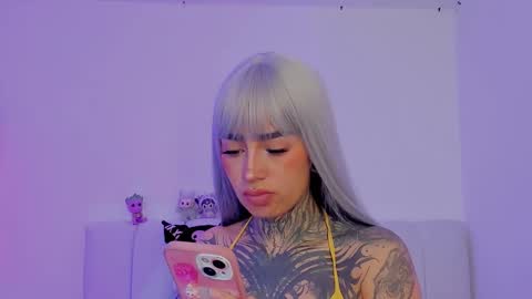 Snapshot of alicee_0 chatting on 10.10.25 Alice online show from 10.10.25