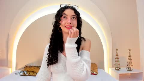 Snapshot of alicee_rodriguez chatting on 12.30.24 alice online show from 12.30.24