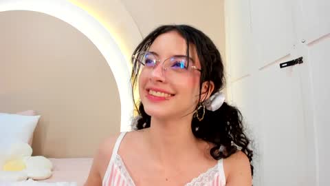 Snapshot of alicee_rodriguez chatting on 01.14.25 alice online show from 01.14.25