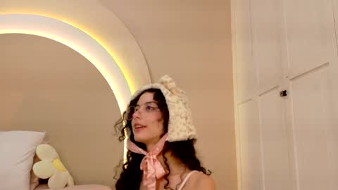 Snapshot of alicee_rodriguez chatting on 01.20.25 alice online show from 01.20.25