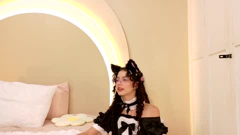 Snapshot of alicee_rodriguez chatting on 01.25.25 alice online show from 01.25.25