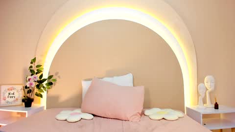 Snapshot of alicee_rodriguez chatting on 02.01.25 alice online show from 02.01.25