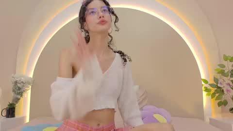 Snapshot of alicee_rodriguez chatting on 09.10.25 alice online show from 09.10.25