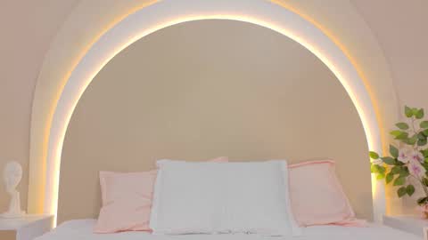 Snapshot of alicee_rodriguez chatting on 10.15.25 alice online show from 10.15.25