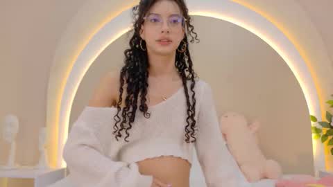 Snapshot of alicee_rodriguez chatting on 10.27.25 alice online show from 10.27.25