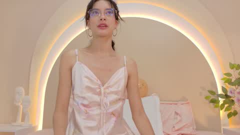 Snapshot of alicee_rodriguez chatting on 11.14.25 alice online show from 11.14.25