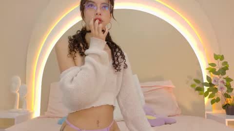 Snapshot of alicee_rodriguez chatting on 11.24.25 alice online show from 11.24.25