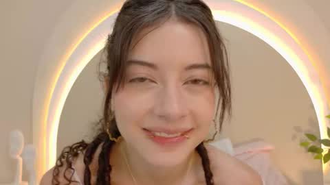 Snapshot of alicee_rodriguez chatting on 11.26.25 alice online show from 11.26.25