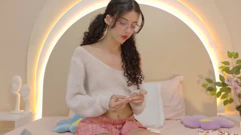 Snapshot of alicee_rodriguez chatting on 11.29.25 alice online show from 11.29.25