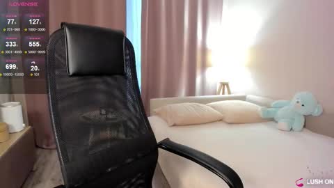 Snapshot of aliceevan chatting on 11.05.25 Daniella online show from 11.05.25