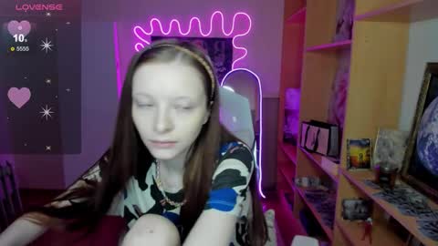 Snapshot of alicehariss chatting on 11.16.25 Alie online show from 11.16.25