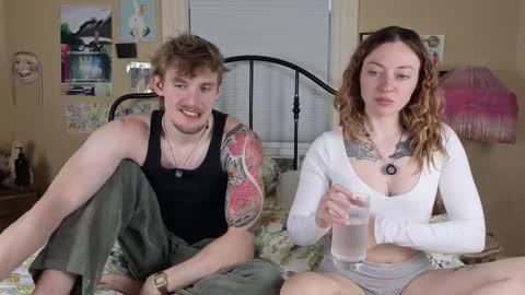 Snapshot of aliceinaceland chatting on 10.10.25 AliceInAceland online show from 10.10.25