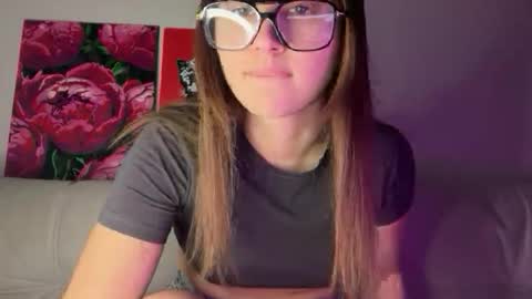 aliceinlustland online show from 04.04.26