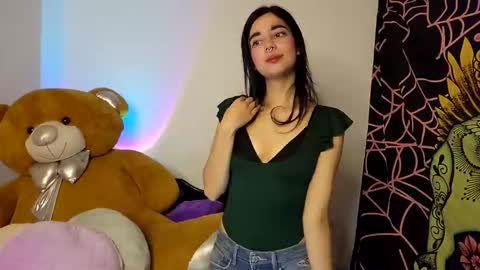 Alicekingdom online show from 11.25.25