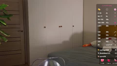 Snapshot of alicekingsleigh chatting on 07.22.26 AliceKingsleigh online show from 07.22.26