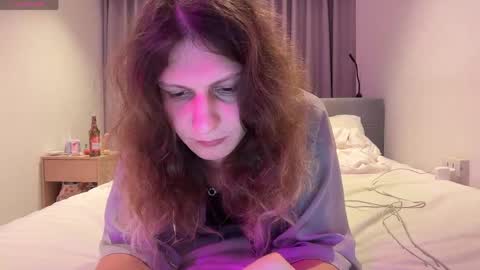 Snapshot of alicepinkhead chatting on 06.04.26 AlicePinkhead online show from 06.04.26