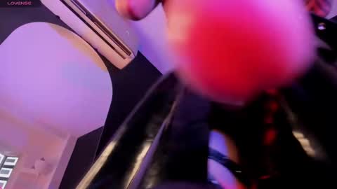 Snapshot of alicepoixxxon chatting on 02.14.25 ALICE online show from 02.14.25