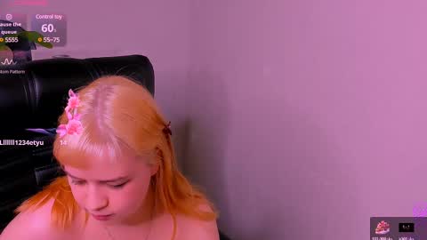 Snapshot of alicepopsy chatting on 03.10.25 Alice online show from 03.10.25