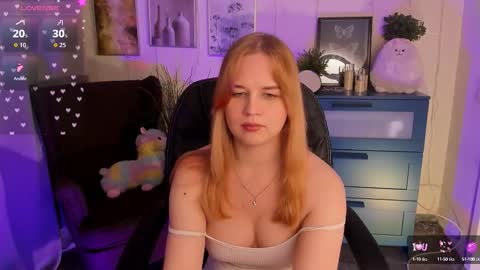 Snapshot of alicepopsy chatting on 09.23.25 Alice online show from 09.23.25