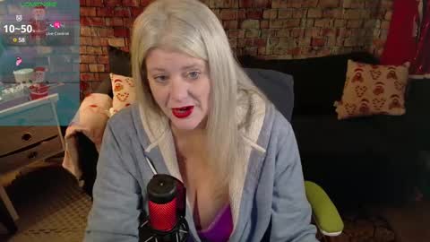 Snapshot of alicescuriosity chatting on 12.22.24 Alices Curiosity online show from 12.22.24