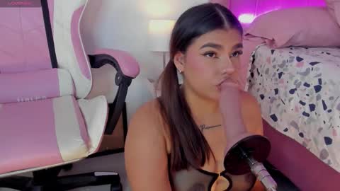 Snapshot of alicethunder_ chatting on 11.02.25 A L I C E T H U N D E R online show from 11.02.25