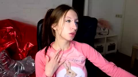 alicewallflower online show from 02.14.26