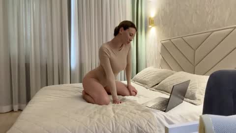 Snapshot of alicewonders_ chatting on 01.30.25 Alice online show from 01.30.25