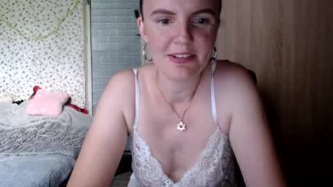 Snapshot of alicexbaby chatting on 06.19.26 Alicexbaby online show from 06.19.26