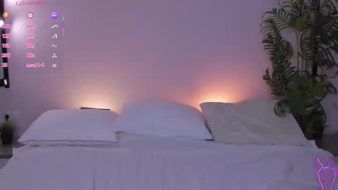 Mia online show from 10.21.25