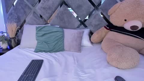 Snapshot of alicia_jerez1 chatting on 01.11.25 Alice online show from 01.11.25