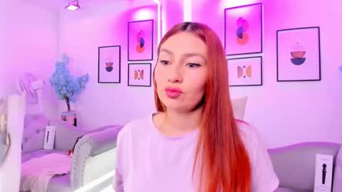 Snapshot of alicia_leclair chatting on 09.27.25 alicia online show from 09.27.25