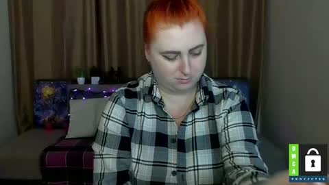 Snapshot of alicia_side_red chatting on 09.29.25 Alicia online show from 09.29.25