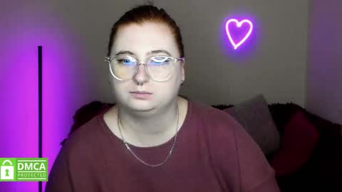 Snapshot of alicia_side_red chatting on 10.06.25 Alicia online show from 10.06.25