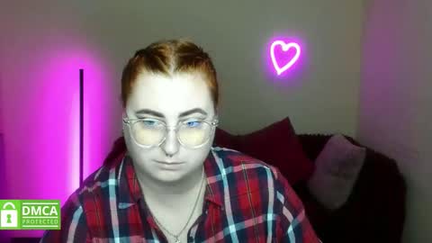 Snapshot of alicia_side_red chatting on 11.10.25 Alicia online show from 11.10.25