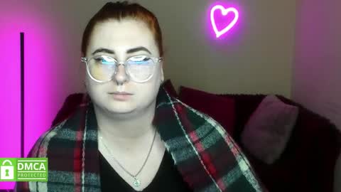 Snapshot of alicia_side_red chatting on 11.12.25 Alicia online show from 11.12.25