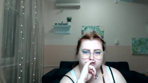 Snapshot of alicia_side_red chatting on 06.27.26 Alicia online show from 06.27.26