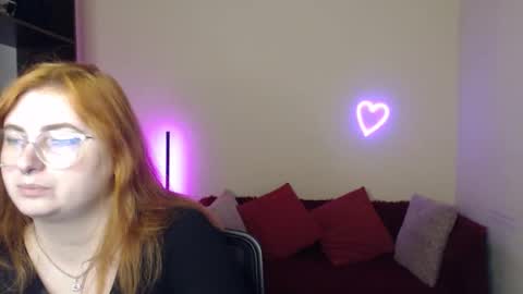 Snapshot of aliciaaared_kis chatting on 11.19.25 Alicia online show from 11.19.25