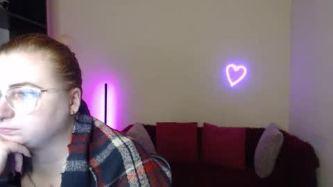 Snapshot of aliciaaared_kis chatting on 11.22.25 Alicia online show from 11.22.25