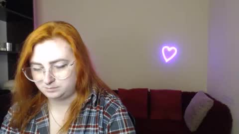 Snapshot of aliciaaared_kis chatting on 11.28.25 Alicia online show from 11.28.25