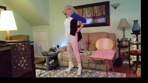 Alicia deHart  Help me reach 1000 Followers. Its FREE online show from 04.12.26