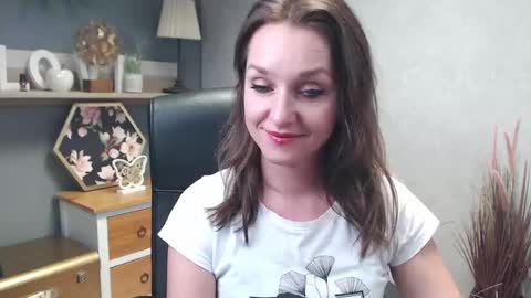 Snapshot of alicialux chatting on 12.17.24 Alicia online show from 12.17.24