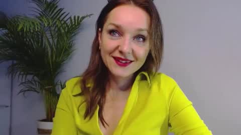 Snapshot of alicialux chatting on 01.06.25 Alicia online show from 01.06.25