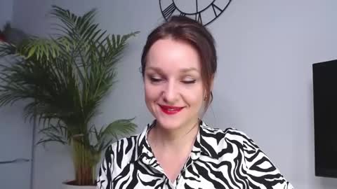 Snapshot of alicialux chatting on 01.08.25 Alicia online show from 01.08.25