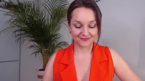 Snapshot of alicialux chatting on 02.06.25 Alicia online show from 02.06.25