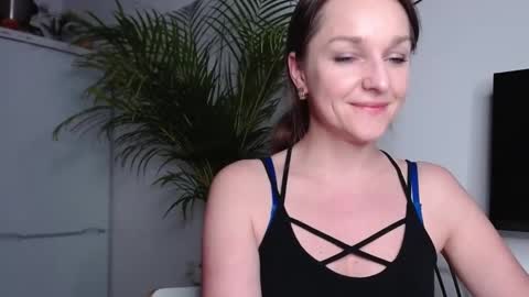 Snapshot of alicialux chatting on 02.13.25 Alicia online show from 02.13.25