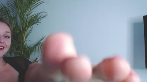 Snapshot of alicialux chatting on 10.31.25 Alicia online show from 10.31.25