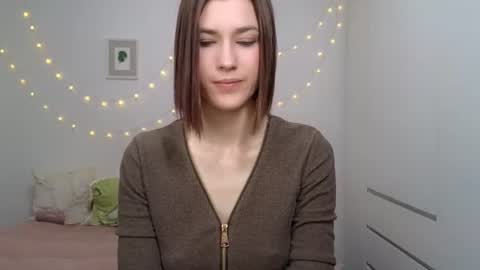Snapshot of alicianoveli chatting on 06.17.26 alicianoveli online show from 06.17.26