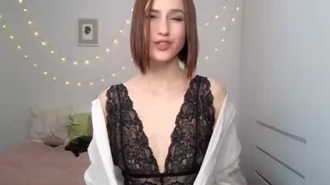 Snapshot of alicianoveli chatting on 06.18.26 alicianoveli online show from 06.18.26