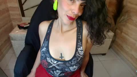 Snapshot of alie_martin_r chatting on 05.06.26 Alie online show from 05.06.26