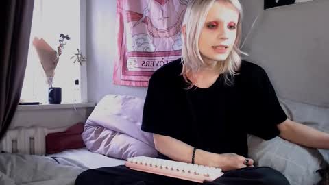 Alien Bella online show from 02.27.26